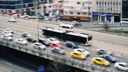 Intelligente Vernetzung von öffentlichem und privatem Verkehr gefordert
