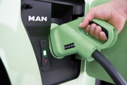 MAN Truck & Bus will sich im Rahmen der Charging Interface Initiative (CHARIN) für die Harmonisierung der Ladeleistungen und der CCS Positionierungen einsetzen. (Foto: MAN Truck & Bus)