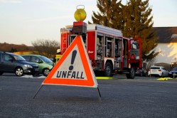 Busunglück auf der A 3: Reisebus auf Sattelzug aufgefahren