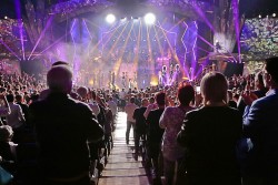 Gelungene Weltpremiere der „Vivid Grand Show“ im Friedrichstadt-Palast