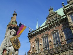 Rolandstatue auf dem Marktplatz vor dem Rathaus in Bremen (Foto: BTZ Bremer Touristik-Zentrale)