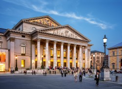 München: Reisebus-Verbot auf dem Max-Joseph-Platz