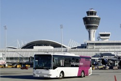 Bus auf dem Rollfeld des Flughafens in München (Foto: Flughafen München)