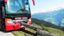 Österreich – Tourist verhindert Busabsturz