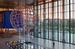 „Exosphäre“ von Ingo Günther im KonzernForum der Autostadt (Foto: Jörg Modrow)