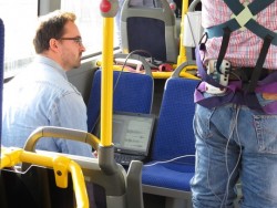 Forschungsprojekt „Mobilität im Alter“: Die Hochschule Fresenius führte Messungen in Linienbussen durch (Foto: Hochschule Fresenius)