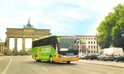 Flixbus vor dem Brandenburger Tor (Foto: Flixbus)