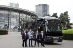 Autostadt: Neoplan Tourliner an Reisebüro Happ übergeben