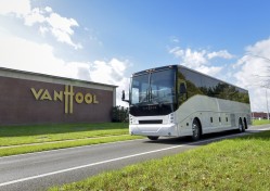 Reisebusmodell CX45 von Van Hool, das mit der Batterietechnologie Proterra E2 ausgestattet werden soll (Foto: Van Hool)