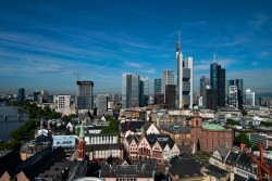Zunehmender Bustourismus in Frankfurt sorgt für Verkehrsprobleme