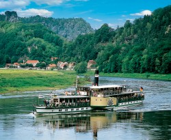 Raddampfer Pillnitz in der Nähe des Kurortes Rathen (Foto: Sächsische Dampfschiffahrt)