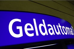 Geldautomat (Foto: Rainer Sturm / pixelio.de)