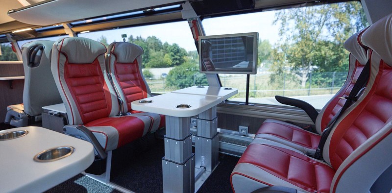 Neoplan Skyliner: Der neue Mannschaftsbus der Fußballprofis von Sport Lisboa e Benfica (Foto: MAN Truck & Bus)