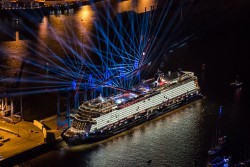 Beachvolleyball-Olympiasiegerinnen taufen Kreuzfahrtschiff