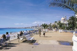 Strandpromenade von Nizza - hier fanden gestern die Feierlichkeiten zum französischen Unabhängigkeitstag statt, die Schauplatz des Terrorakts wurden (Foto: bids.de)