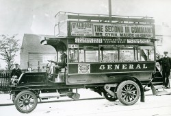 Büssing Doppeldecker für London: Ab 1904 baute Büssing insgesamt 400 Fahrgestelle für England, die als Unterbau für die ersten Londoner Oberdeck-Omnibusse dienten (Foto: MAN Truck & Bus)
