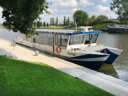 Autostadt-Katamaran „Sünje“ auf dem Mittellandkanal. (Foto: Autostadt)