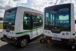 In Mannheim befördert heute ein autonomer Shuttle-Bus seine Fahrgäste rund um den Wasserturm (Foto: VRN)