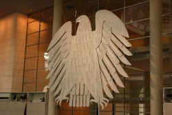 Adler im Bundestag (Foto: Lars Haberl / pixelio.de)