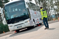 Dittmeier-Dekra-Fahrertraining ist jetzt anerkannt nach dem Berufskraftfahrer-Qualifikationsgesetz. (Dittmeier Versicherungsmakler)