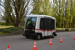 Der autonome DB-Minibus EZ10 war im Rahmen der Bus2Bus auf dem Messegelände der Messe Berlin im Einsatz (Foto: Bus Blickpunkt)