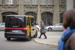 Neue Elektro-Shuttles sorgen für Unmut bei Hamburger Taxifahrern