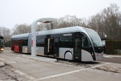 Elektro-Gelenkbus „Exquicity“ des Herstellers Van Hool in Hamburg (Foto: VHH)